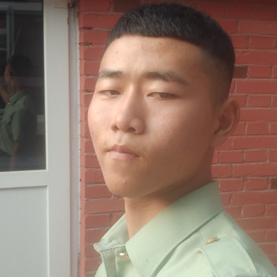 小虾米蹙眉体贴的照片