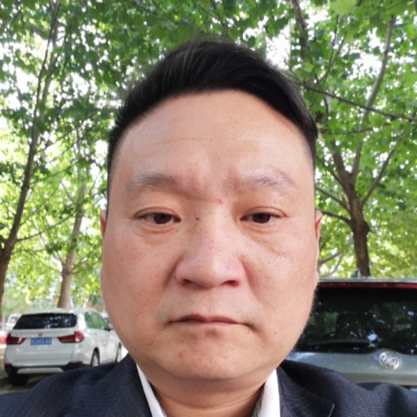 矮小請板凳的照片