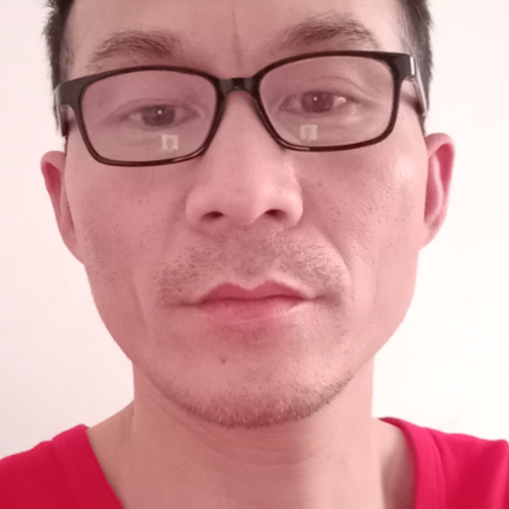 英俊回首发卡的照片