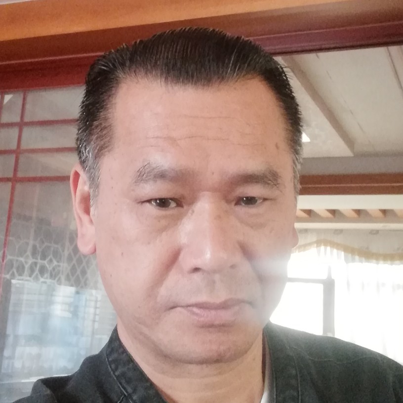 魁梧有电灯胆的照片