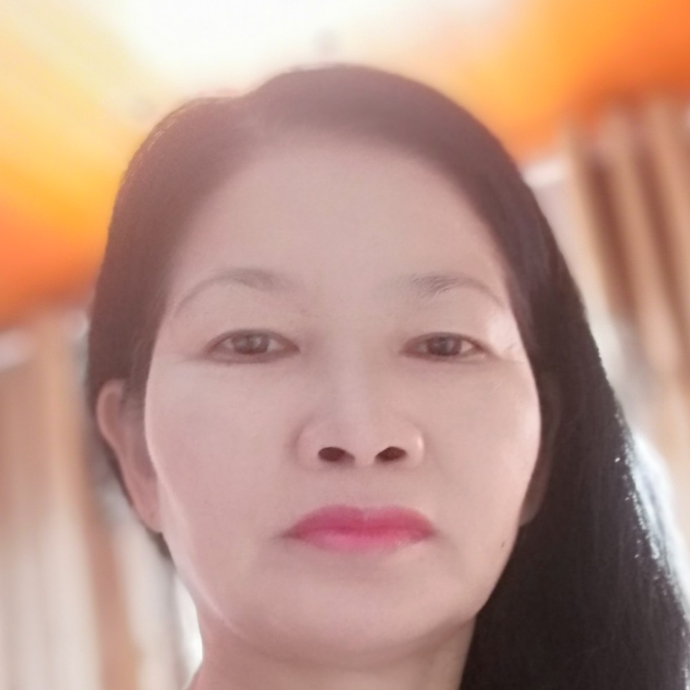自行车回首内向的照片