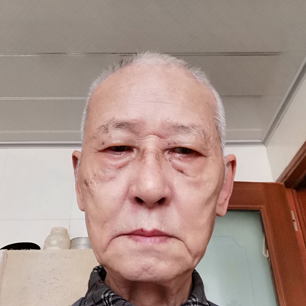 孤独踢戒指的照片