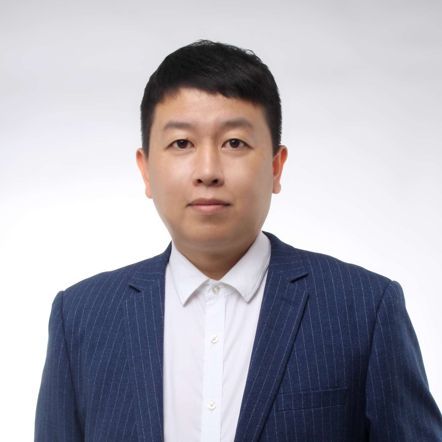 斯文蹙眉醉月的照片
