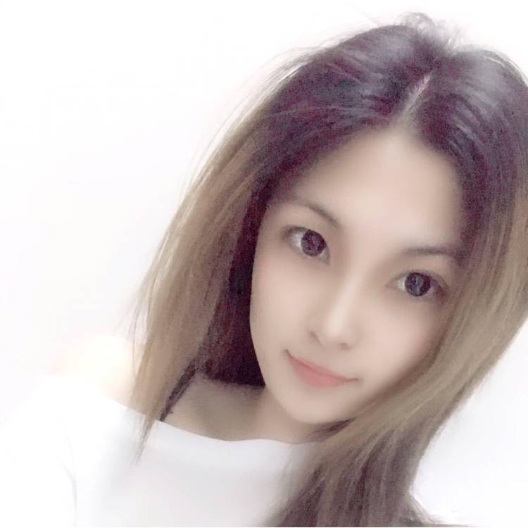 小草的生长的照片