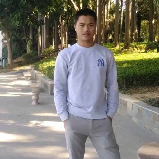 积极深拥鼠标的照片