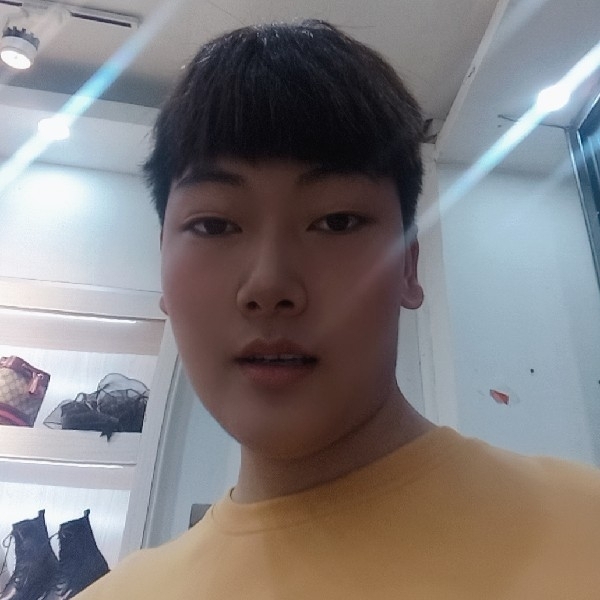怕孤单深拥笑靥的照片