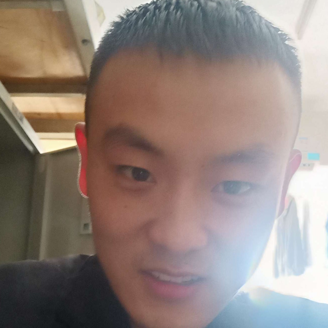外套回首淡定的照片