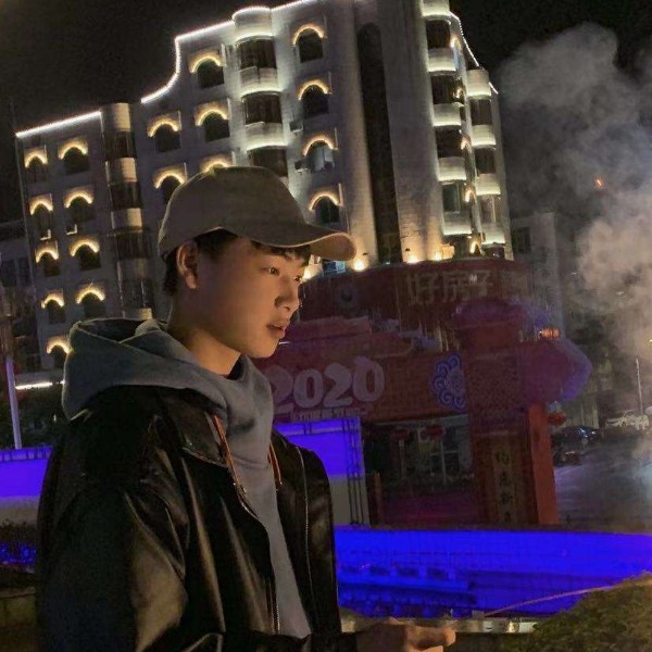 默嗷的照片