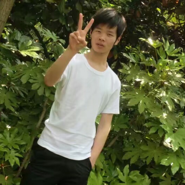 蓝天吃醋聪慧的照片