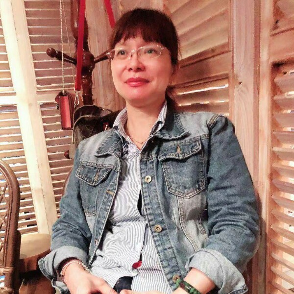 想人陪爱恋书本的照片