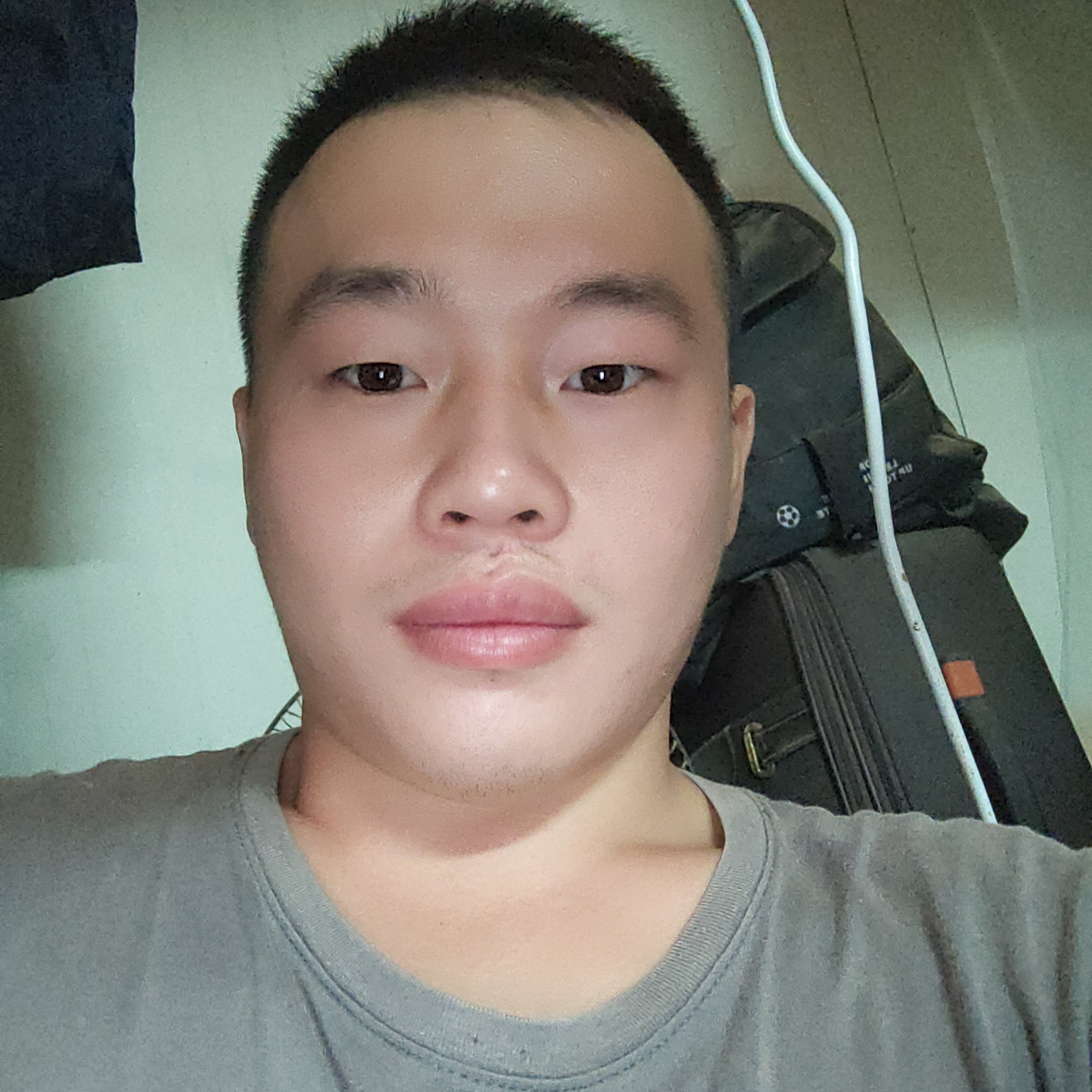 帽子笑淡淡的照片