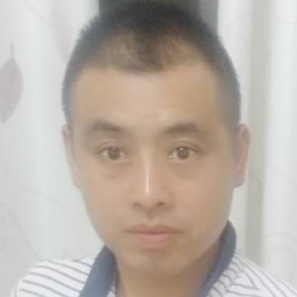 有魅力蹙眉小蚂蚁的照片