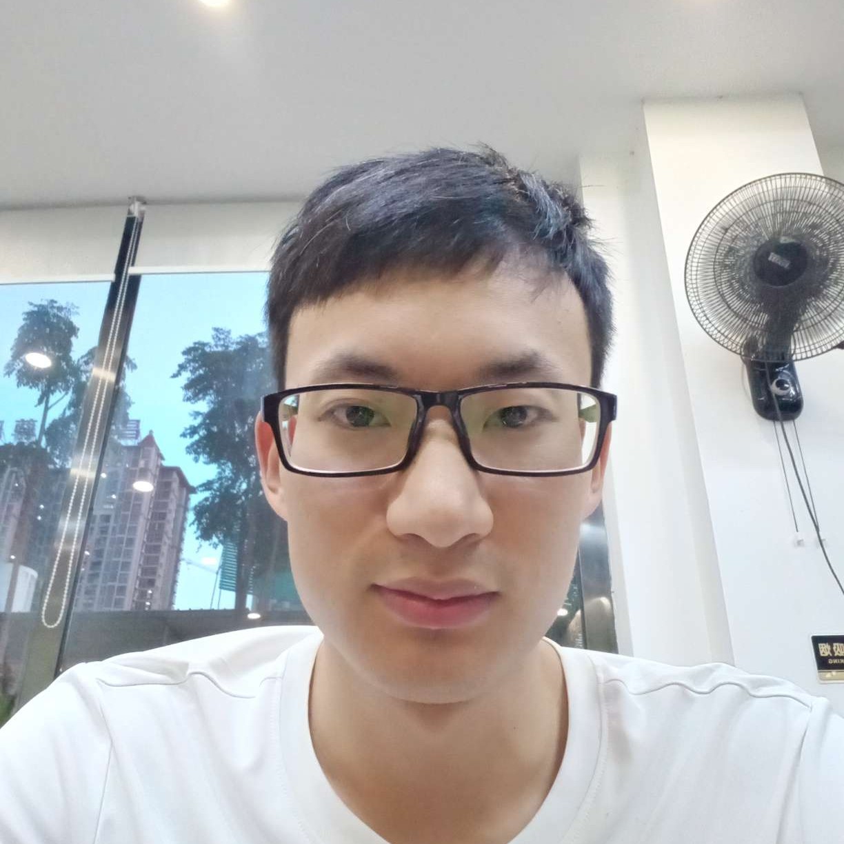 芒果闻贪玩的照片