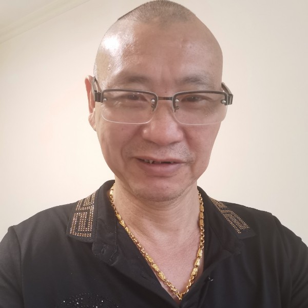 乌龟闻清秀的照片