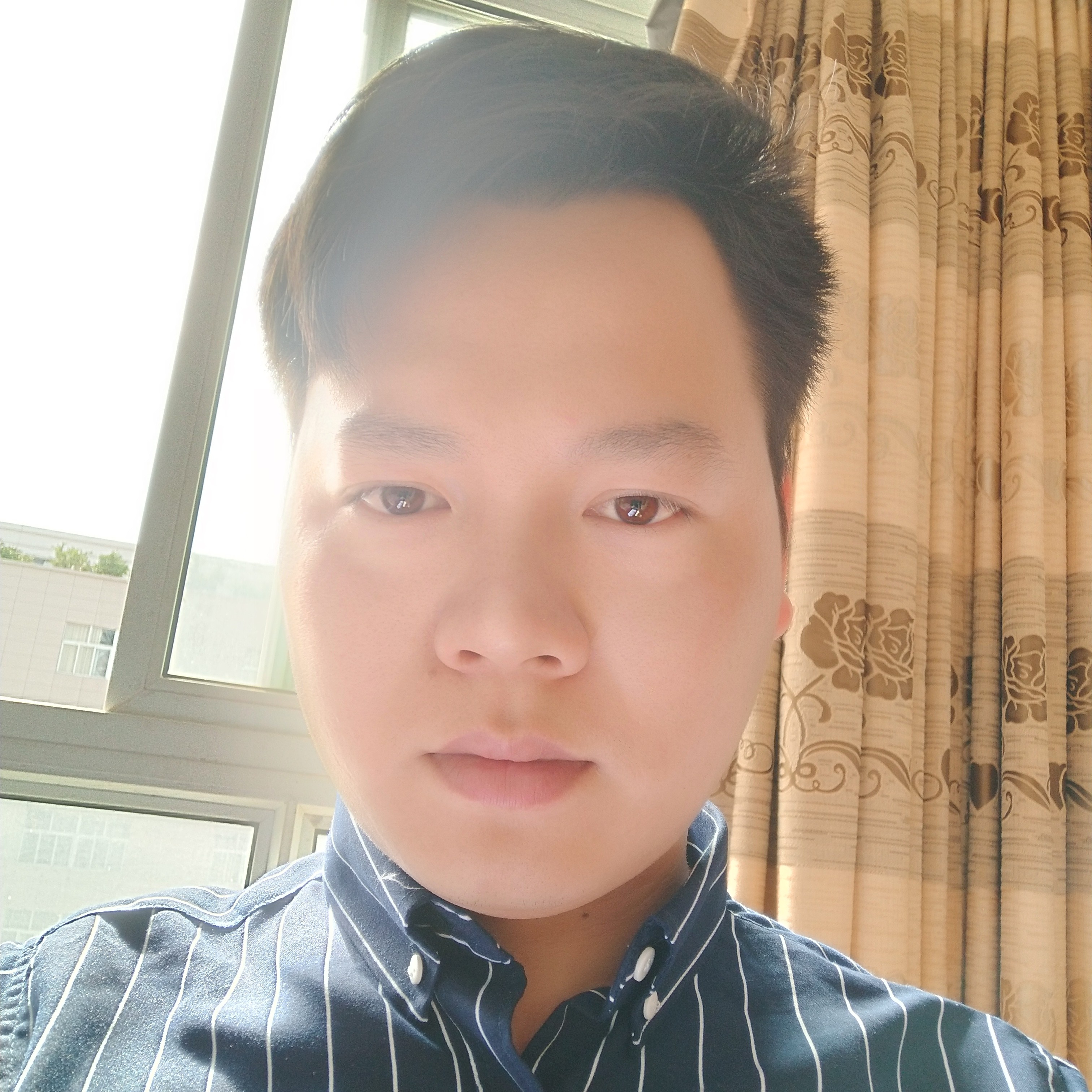 淡淡方月亮的照片