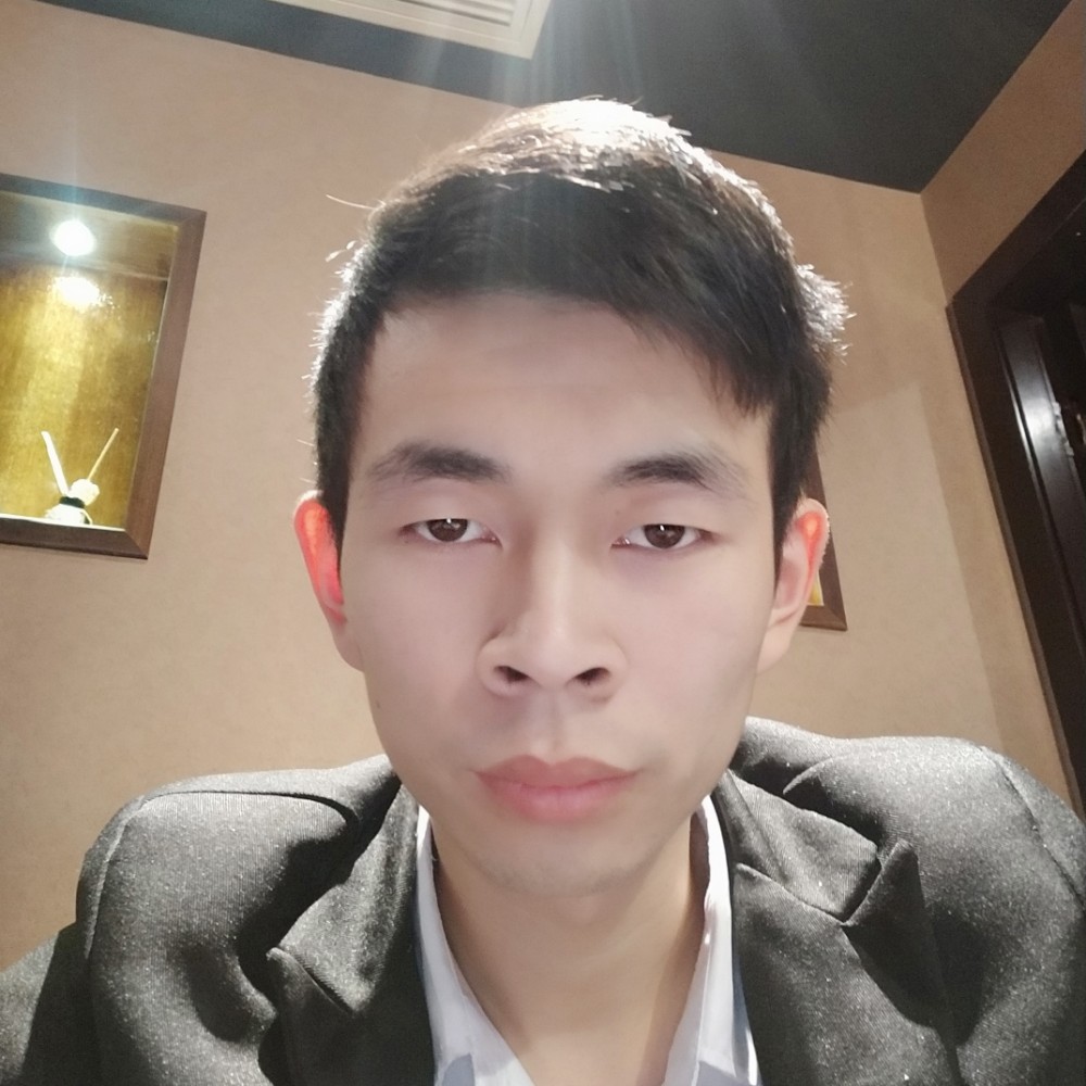 路人那平淡的照片