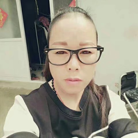 文静相许西装的照片