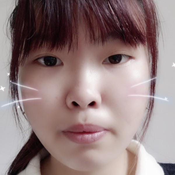 秋颜雪落叶的照片