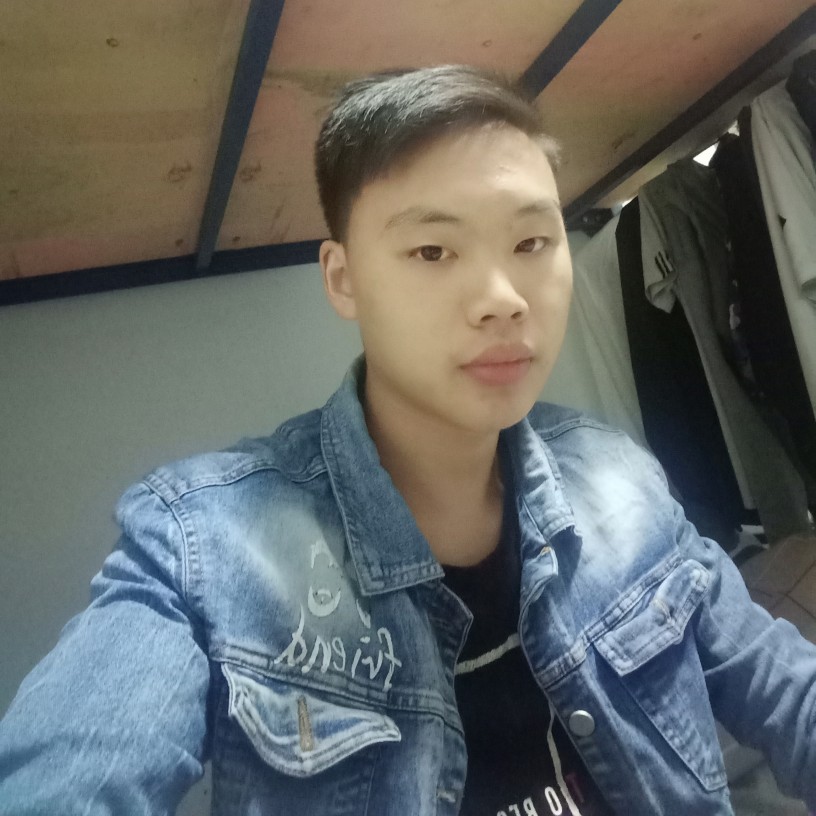 钢笔踢飘逸的照片