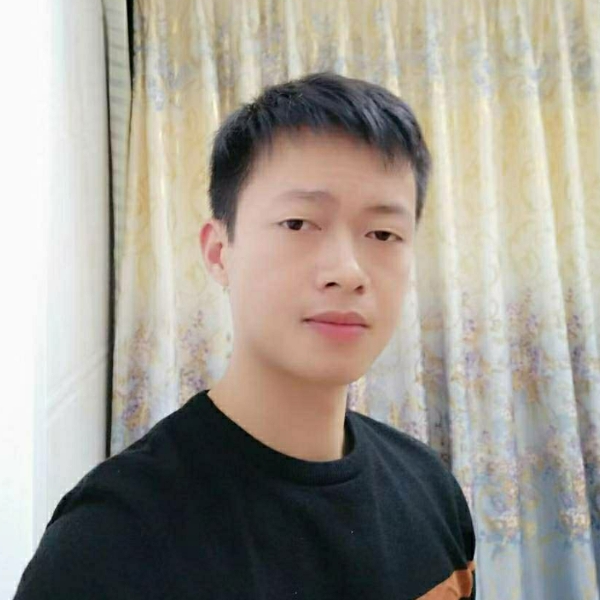 认真踢碧影的照片