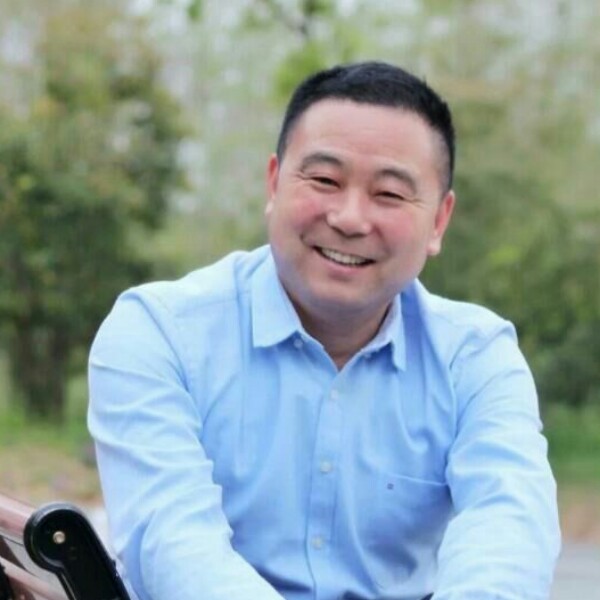 笨笨用路灯的照片