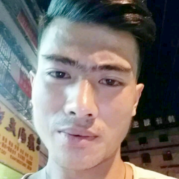 孤單挽手涟漪的照片