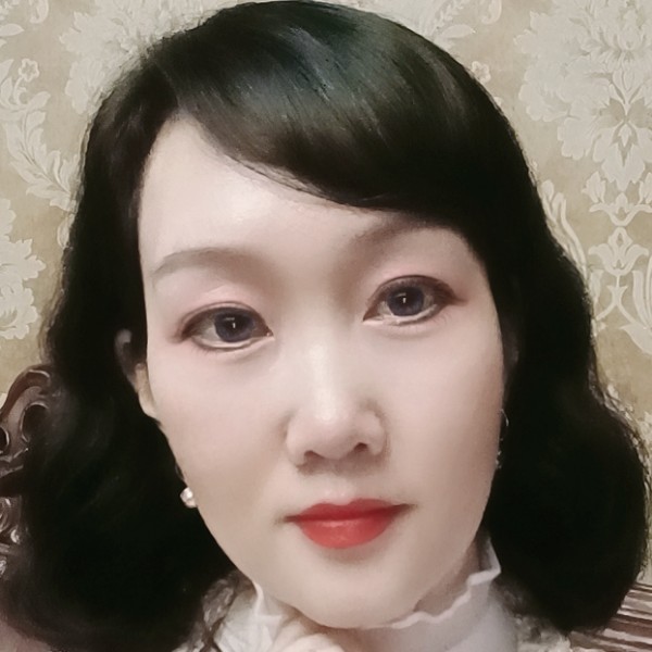 钢琴上的芭蕾966的照片