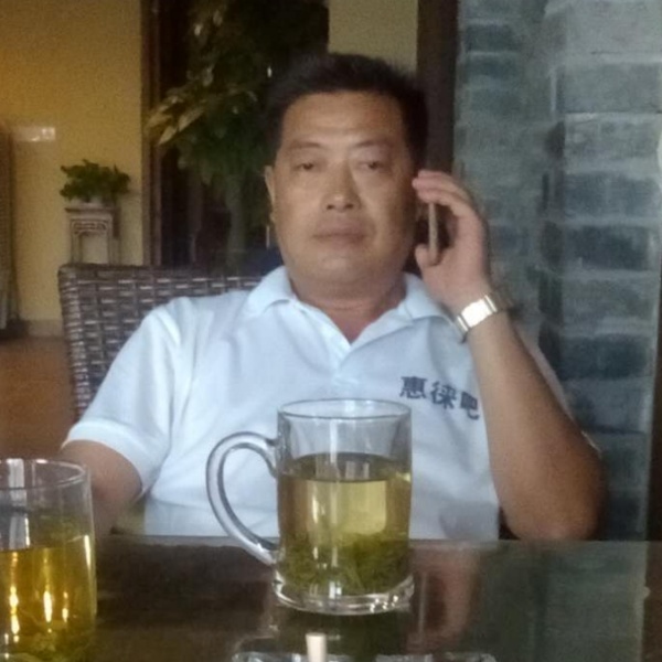 强哥哥本人的照片