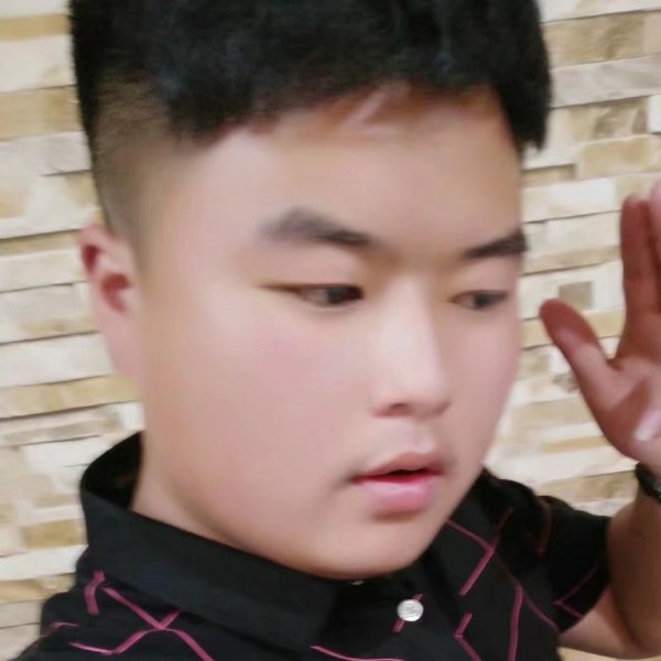 靓丽帅哥。的照片