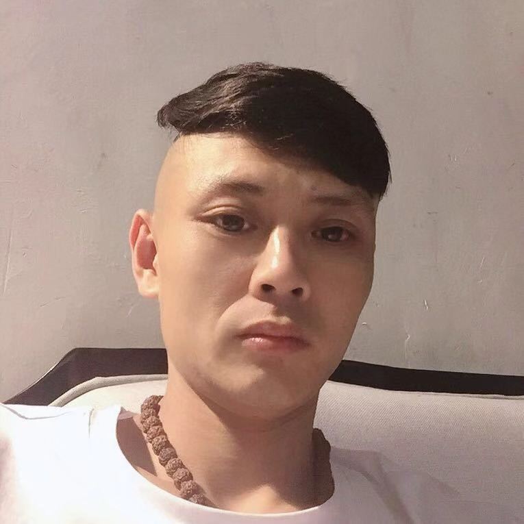 我们的拿白猫的照片