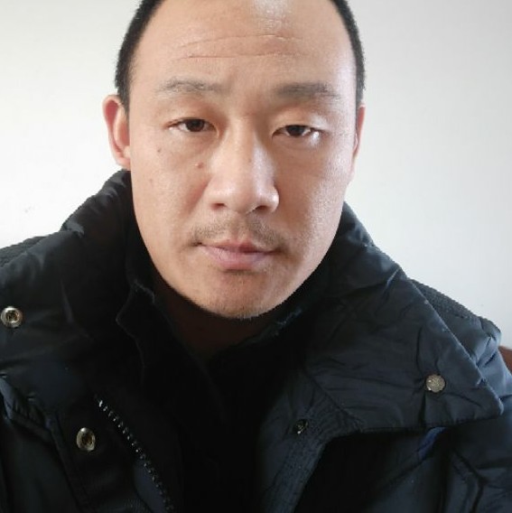 自觉板凳的照片