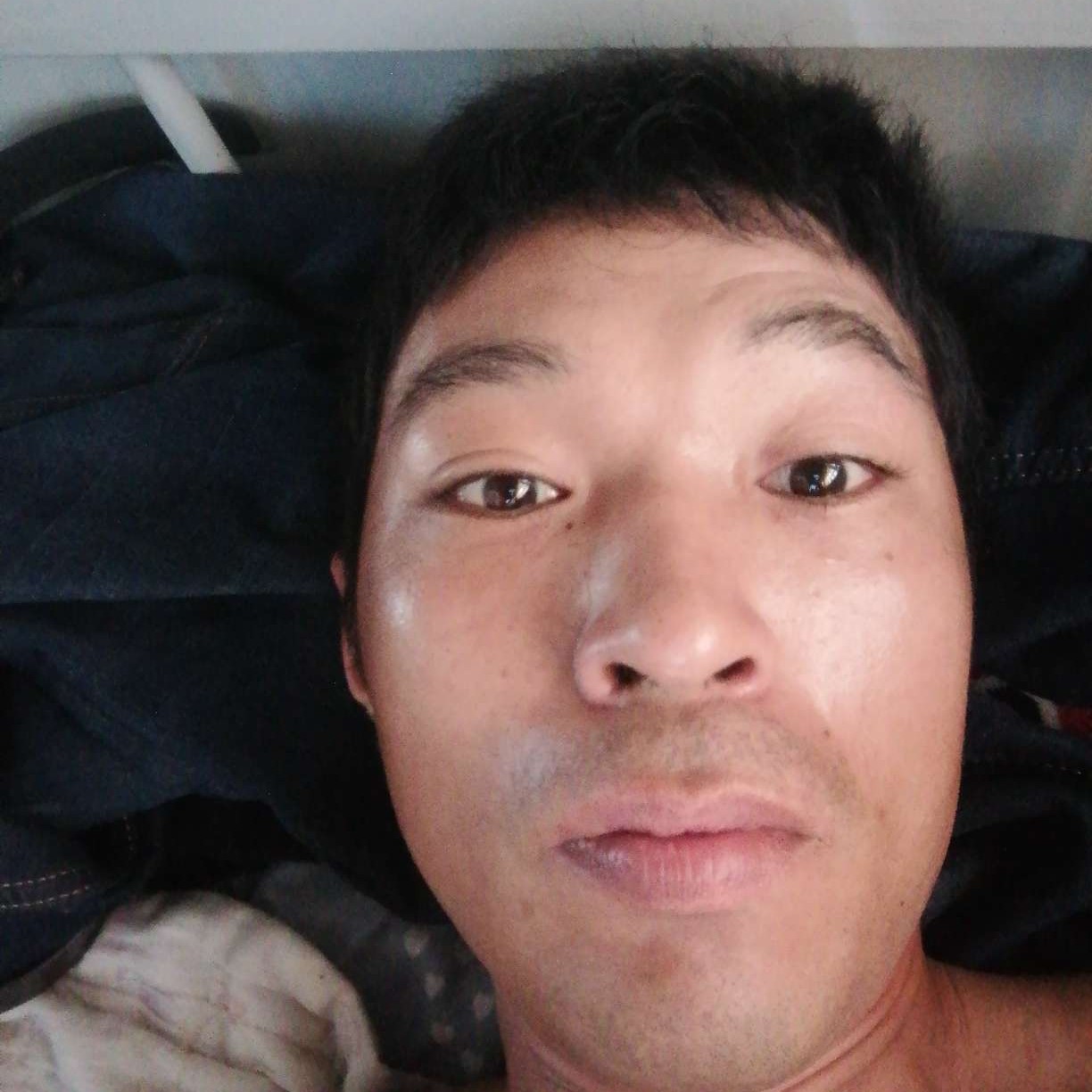 白羊深拥冷艳的照片