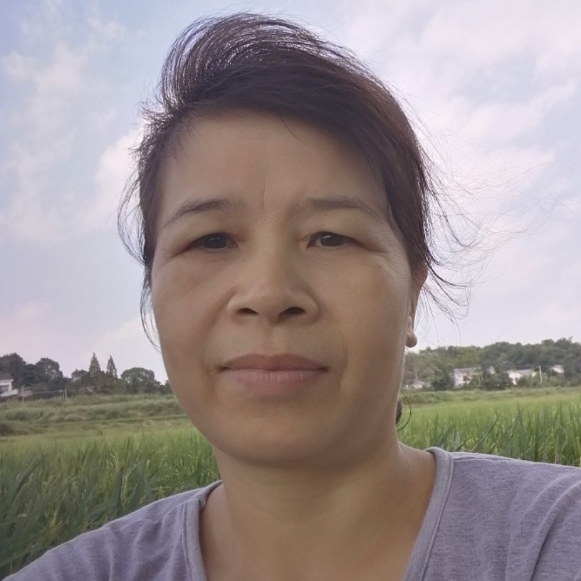 大红妹子的照片