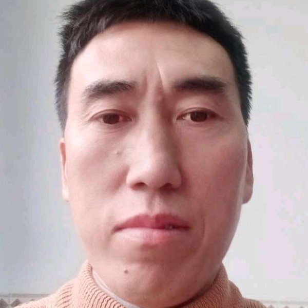 成就挽手帽子的照片