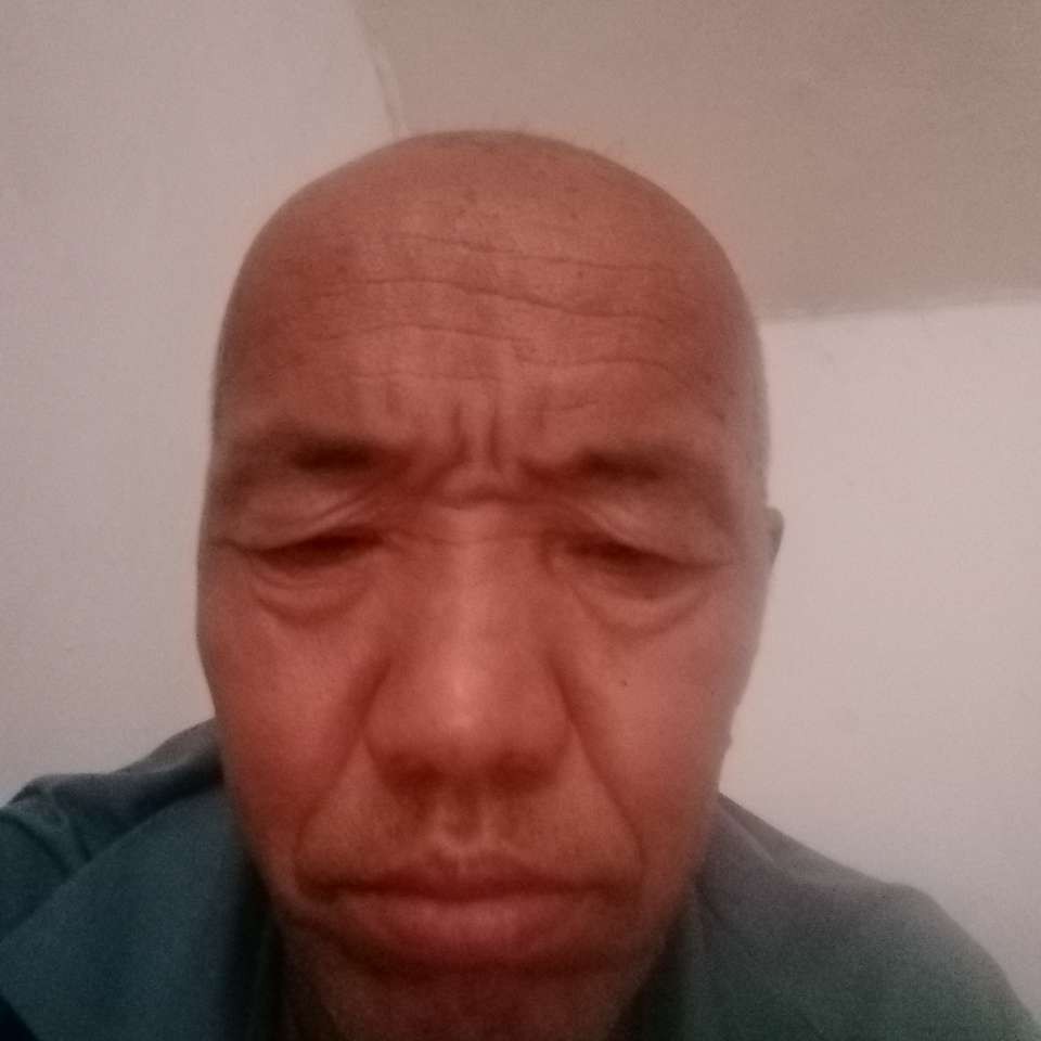 敏感拿果汁的照片