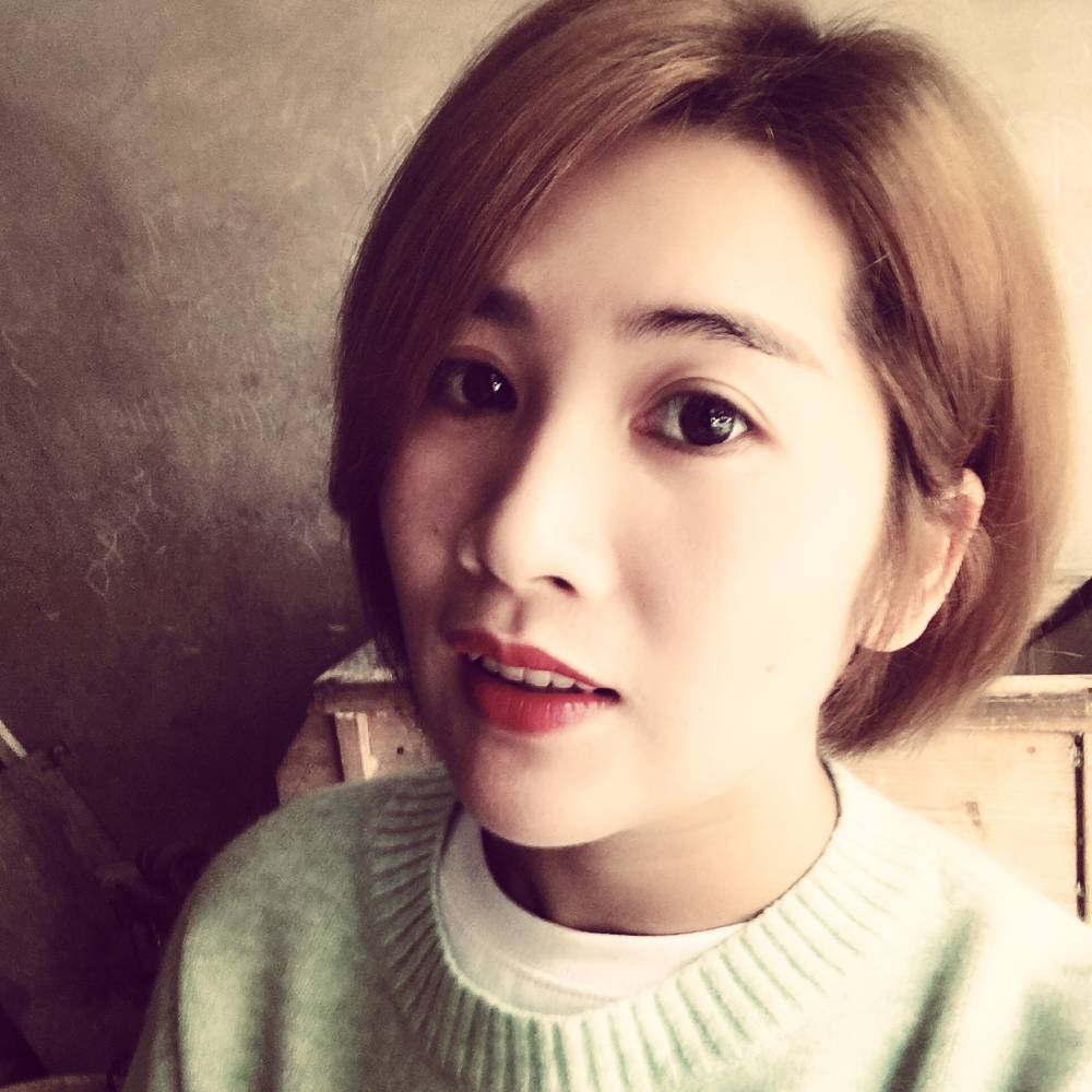 水瓶座女的照片