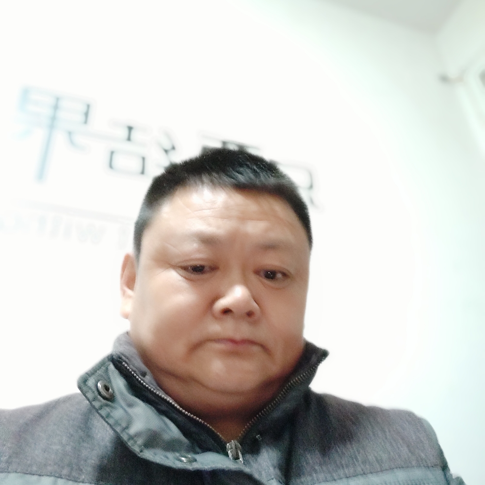 眯眯眼扯暖光的照片