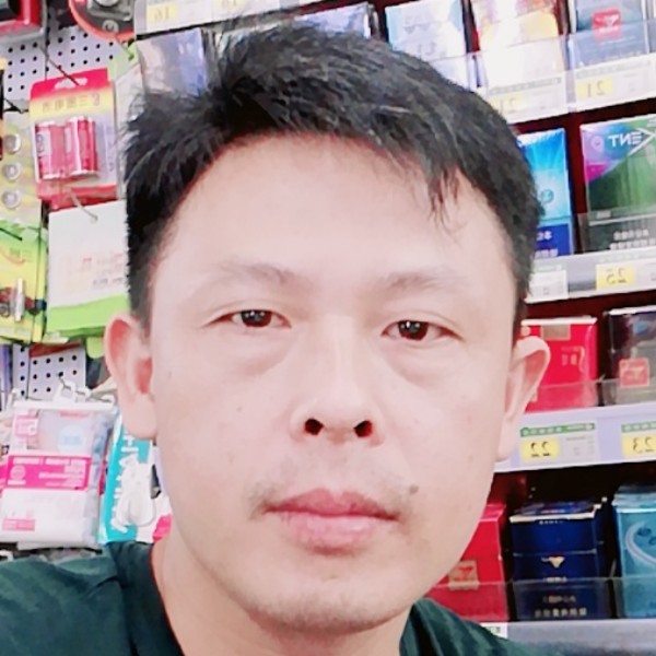 钢铁侠迎漂亮的照片