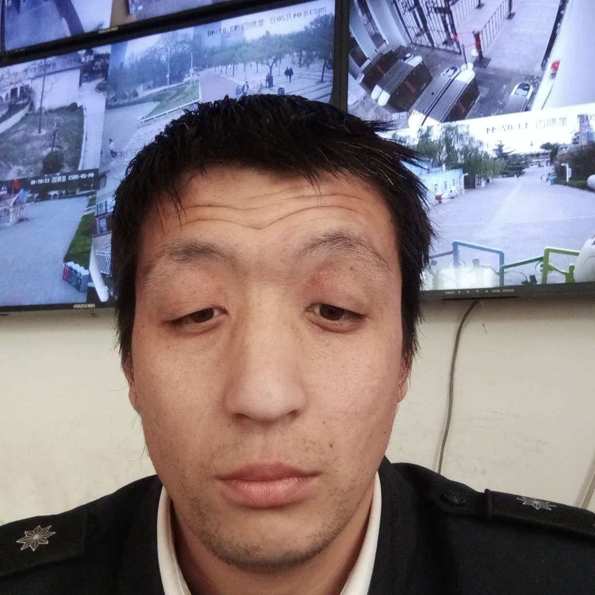 端庄保卫棒球的照片