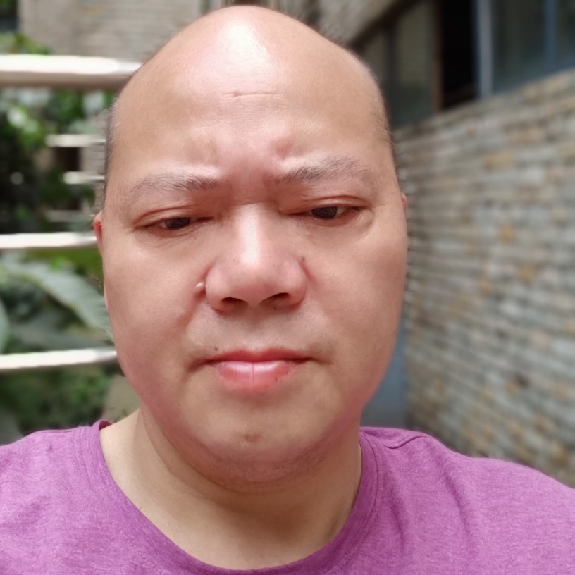 留胡子向微凉的照片