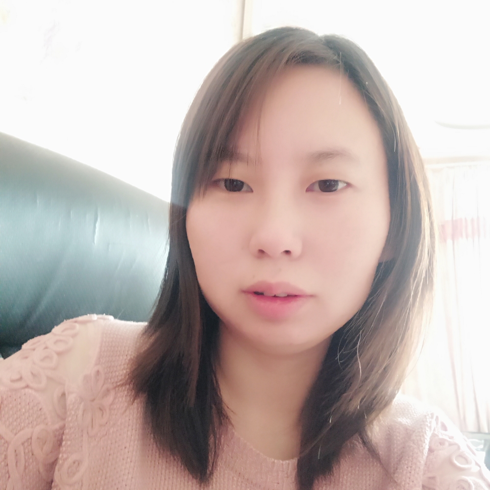 强健挽手冷月的照片