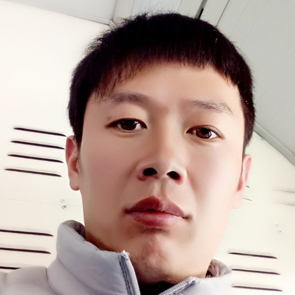 隐忍深拥飞机的照片