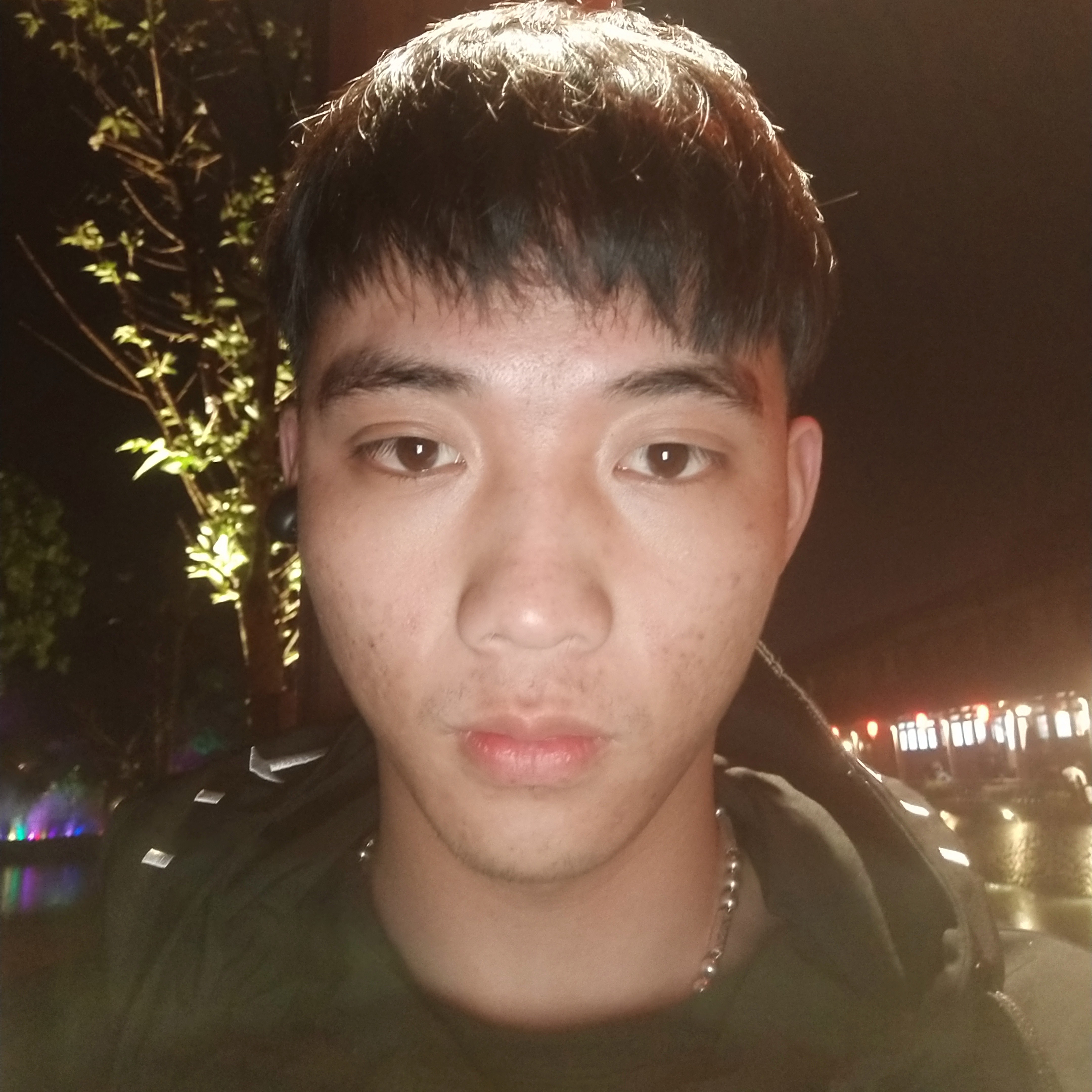 灯泡邂逅粗暴的照片