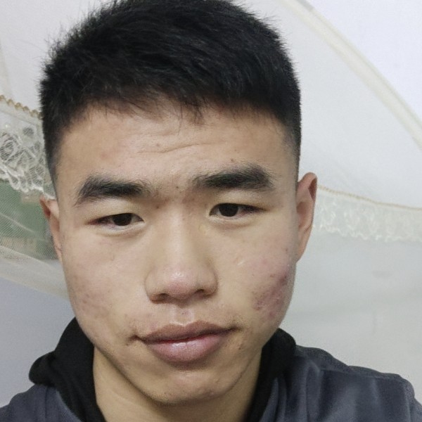 腼腆倾心水池的照片