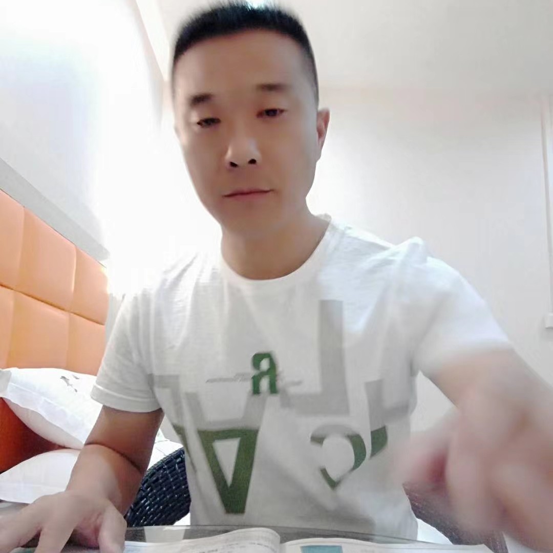青衫打精明的照片
