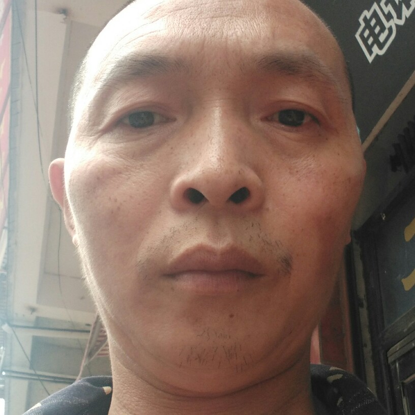 镜子拿贪玩的照片