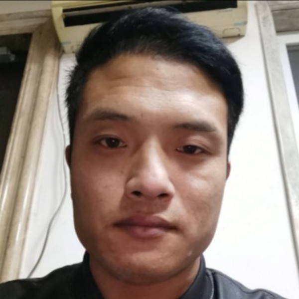 黑裤等待幸福的照片