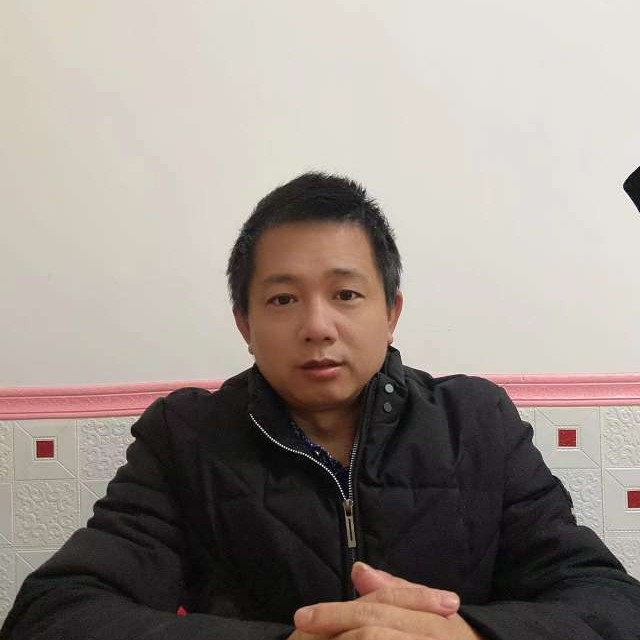 英勇用蜡烛的照片