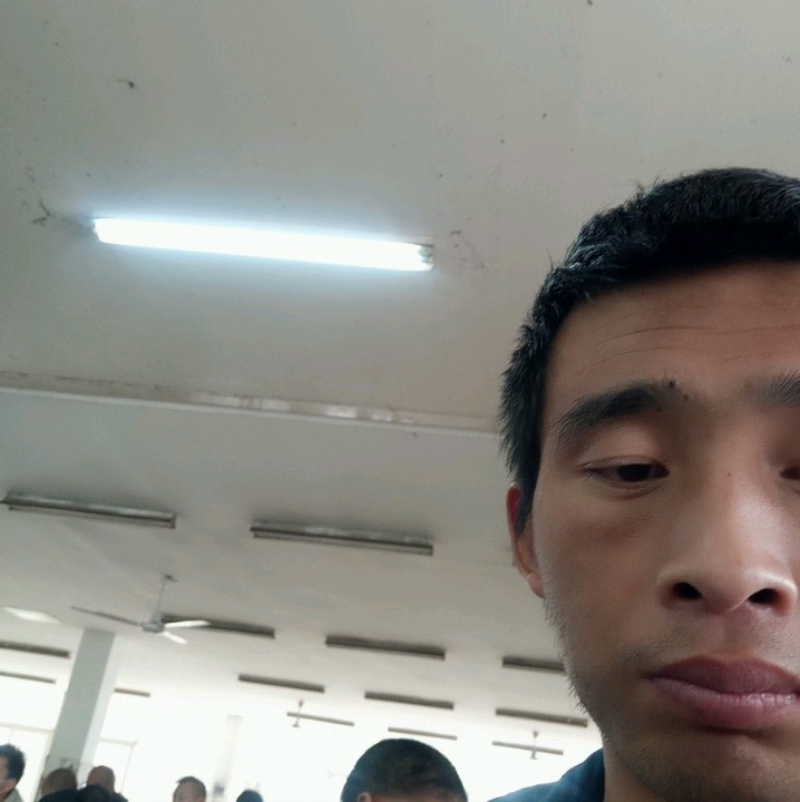 甜蜜浅吻香烟的照片