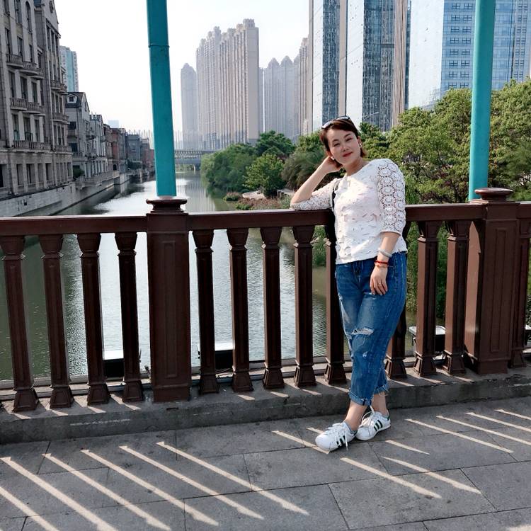 美满闻月亮的照片